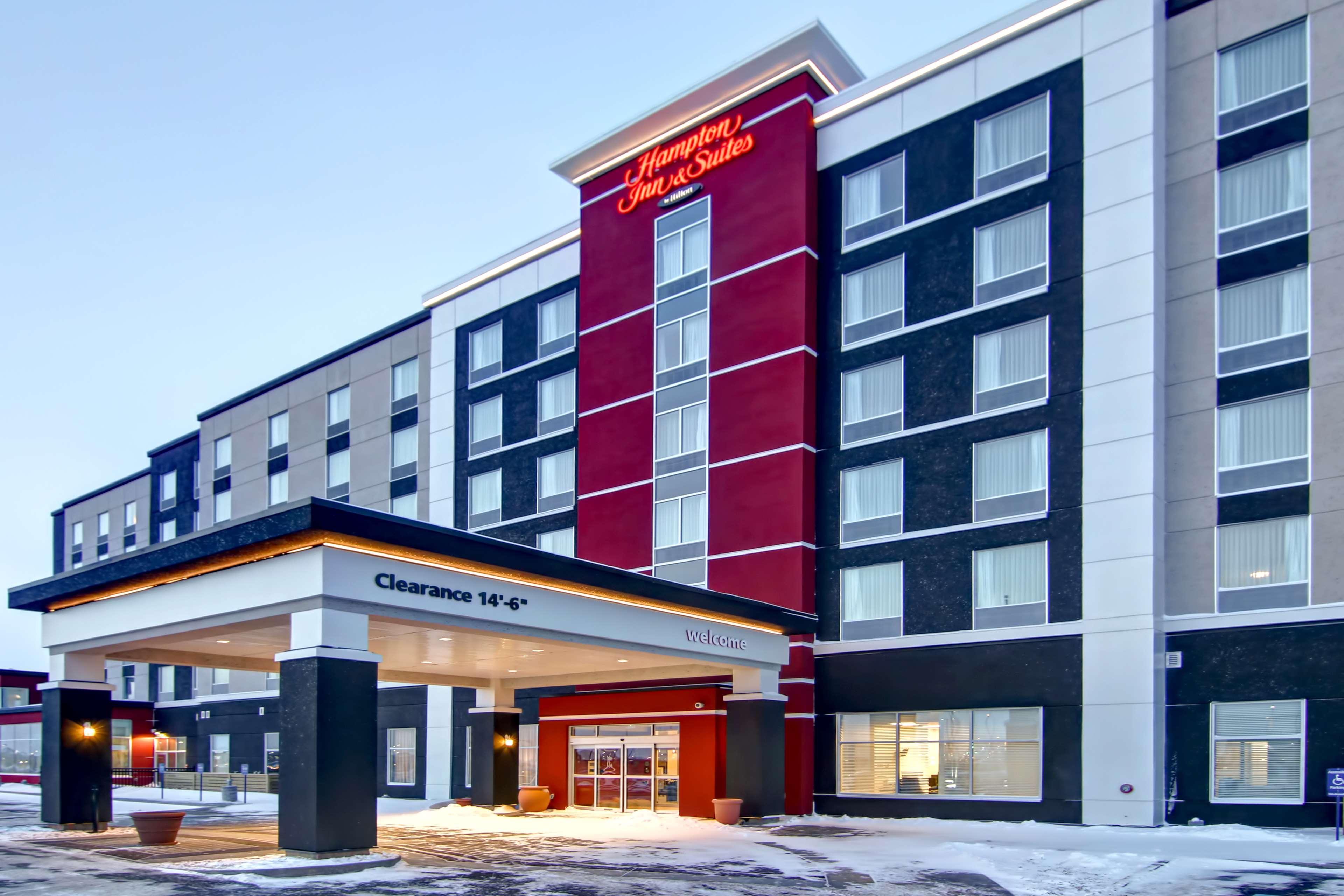 Holiday Inn Express And Suites Grande Prairie Eksteriør bilde