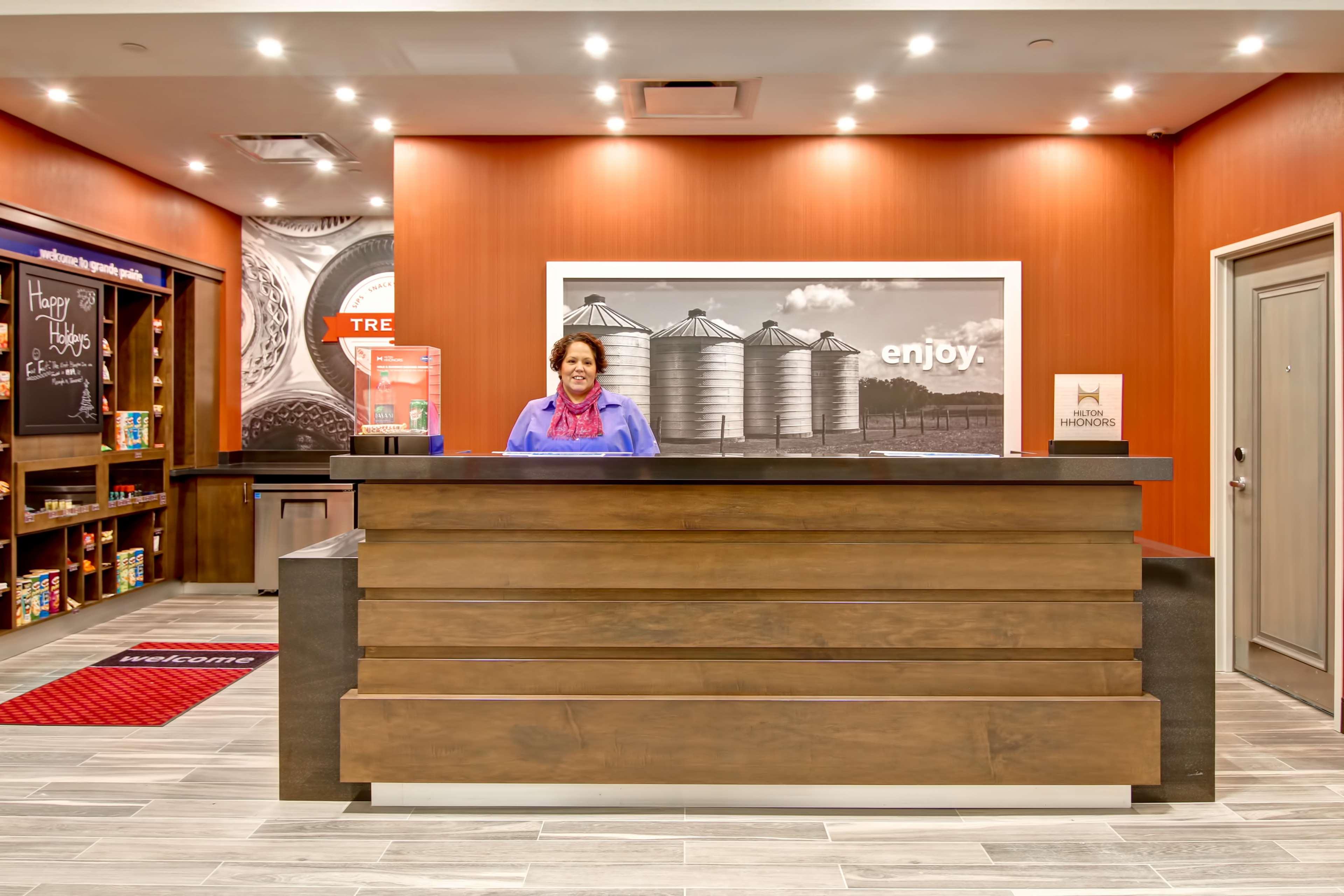 Holiday Inn Express And Suites Grande Prairie Eksteriør bilde