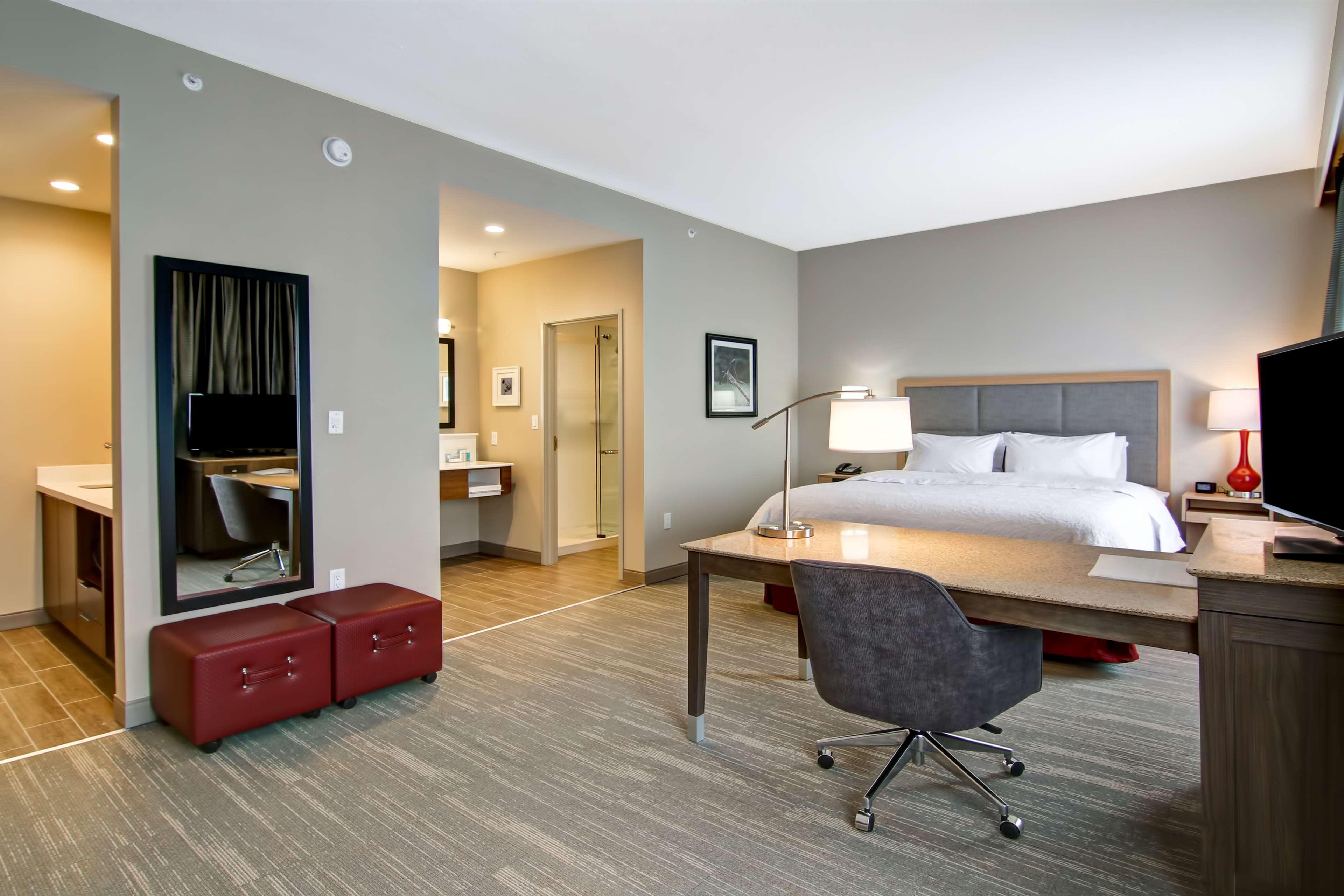 Holiday Inn Express And Suites Grande Prairie Eksteriør bilde