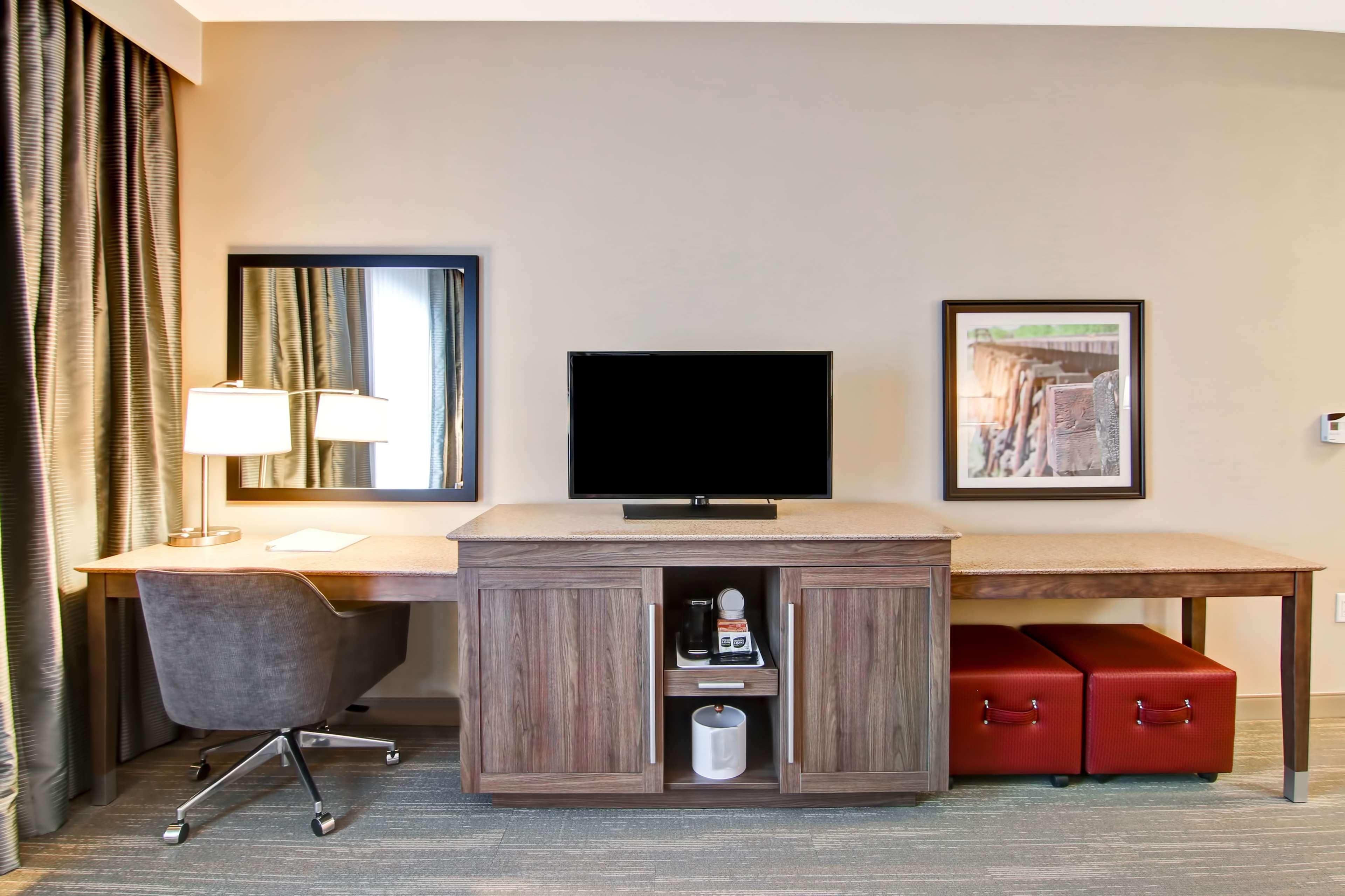 Holiday Inn Express And Suites Grande Prairie Eksteriør bilde