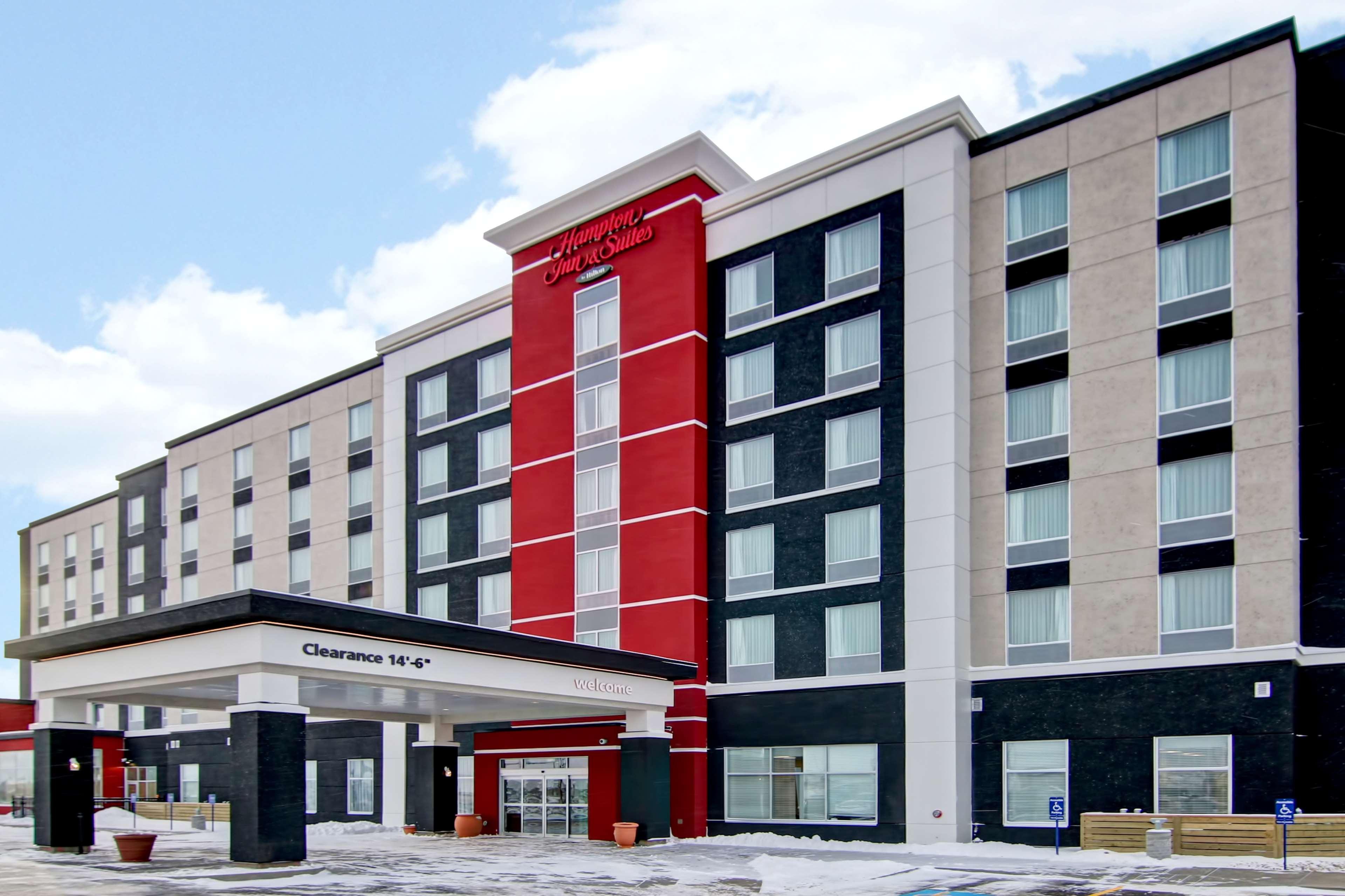 Holiday Inn Express And Suites Grande Prairie Eksteriør bilde