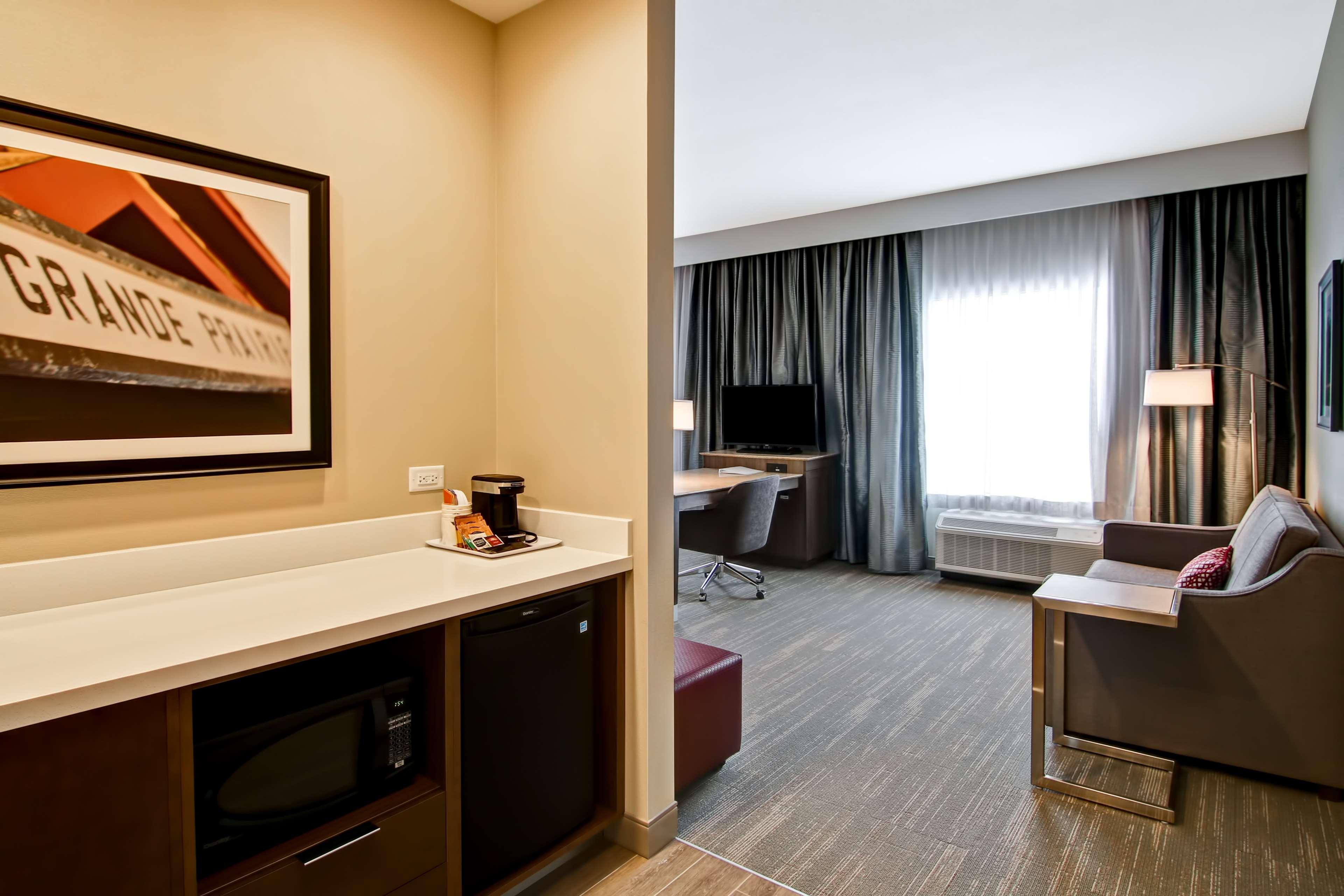 Holiday Inn Express And Suites Grande Prairie Eksteriør bilde