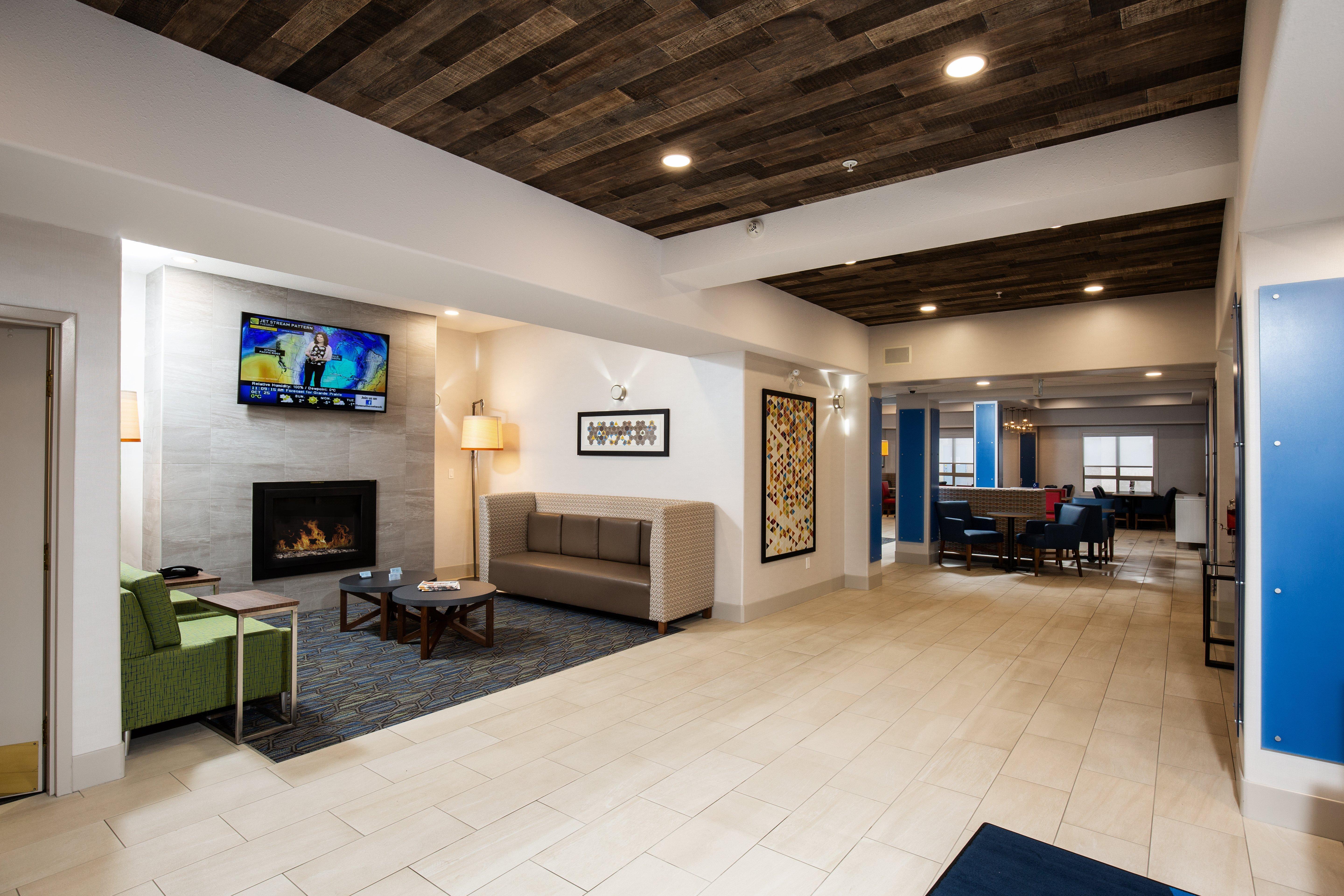 Holiday Inn Express And Suites Grande Prairie Eksteriør bilde